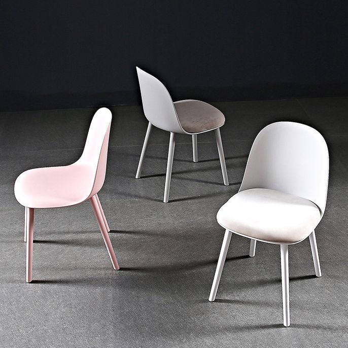 Chaise d'appoint de restaurant scandinave en plastique, finition mate, chaise de salle à manger Parsons (Ensemble de 4)