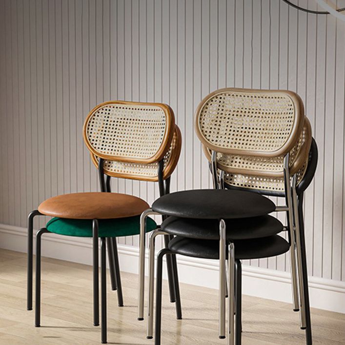Les chaises contemporaines de salle à manger en métal ont tapissé la chaise sans bras pour l'usage à la maison