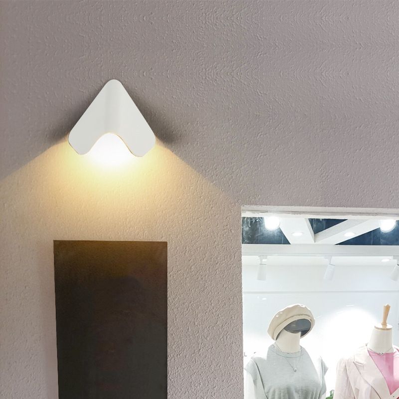 Arrowhead Shaped Waterproof LED Wall Sconce Modern Simplicity Thicken Aluminum Outdoor Wall Mount Lamp