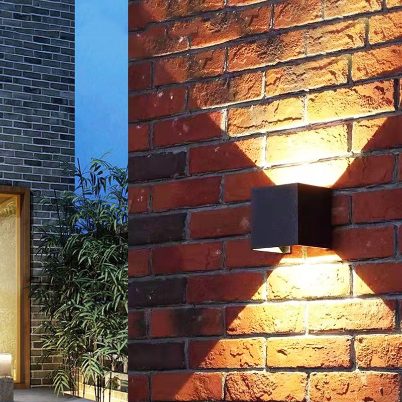 Square Shape Wall Mount Lamp Modern Style Metal 2 Lights Sconce Lamp in Black/White