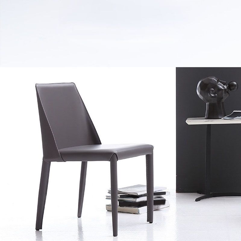 Sillas laterales de comedor de cuero de estilo moderno, sillas sin brazos con respaldo sólido con acabado mate