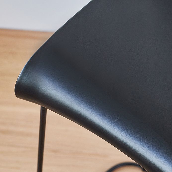 Scandinavian Restaurant Footrest Stool Matte Finish Plastic Bar Stool