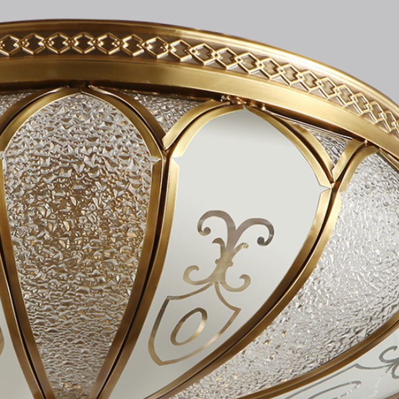 Sala da pranzo smerlata Montaggio semi-flush Glass OPACA coloniale 4 lampadina in ottone.