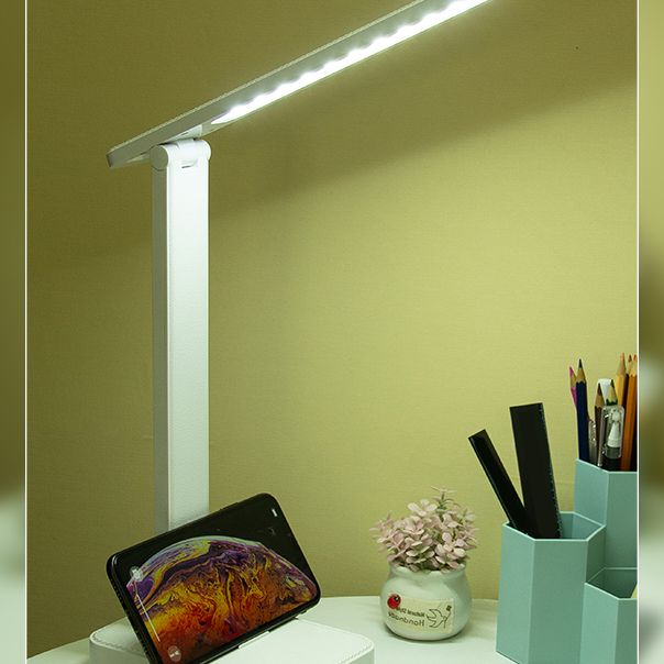Lampada da tavolo a LED dimmerabile moderna in stile minimalista Lampada da tavolo in plastica a 1 luce per studio
