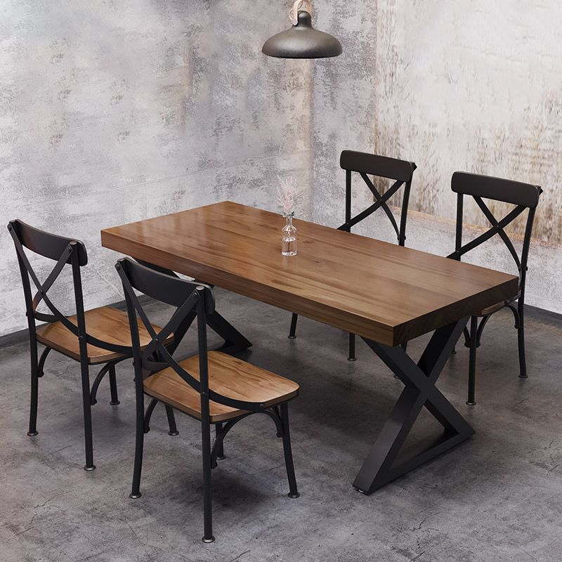 Tavolo da pranzo in legno massiccio in stile industriale Tavolo rettangolo marrone con base di metallo per sala da pranzo