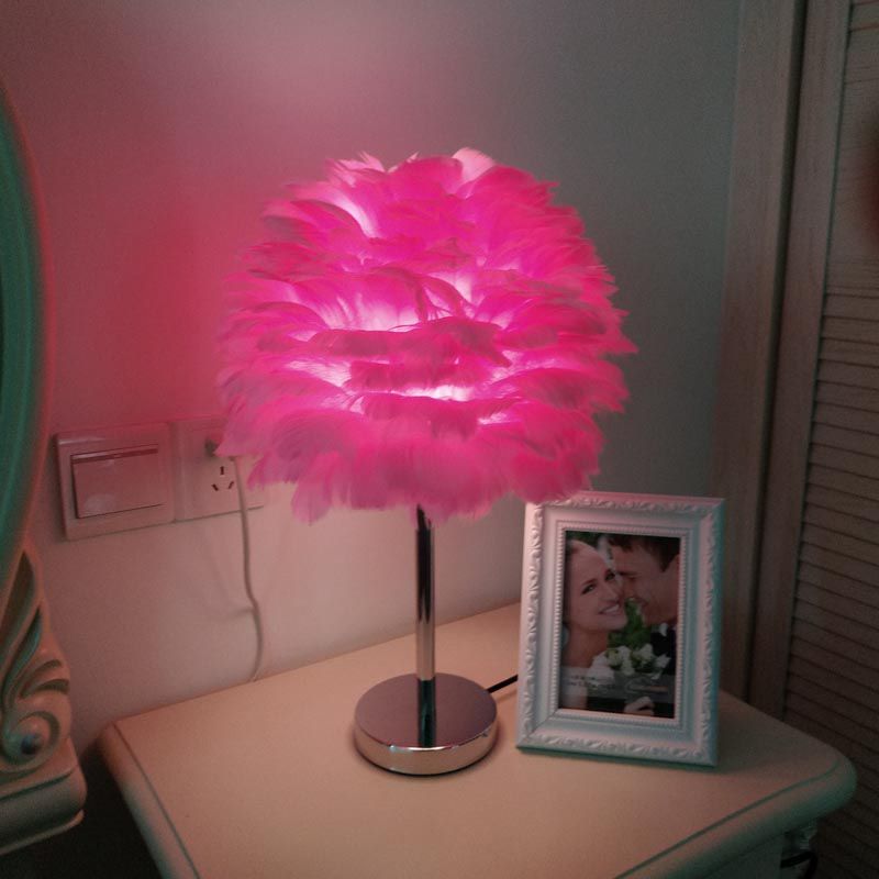 Lámpara de mesa de plumas contemporánea de la cama de la cama del mundo de la cama del mundo en blanco/gris/rosa