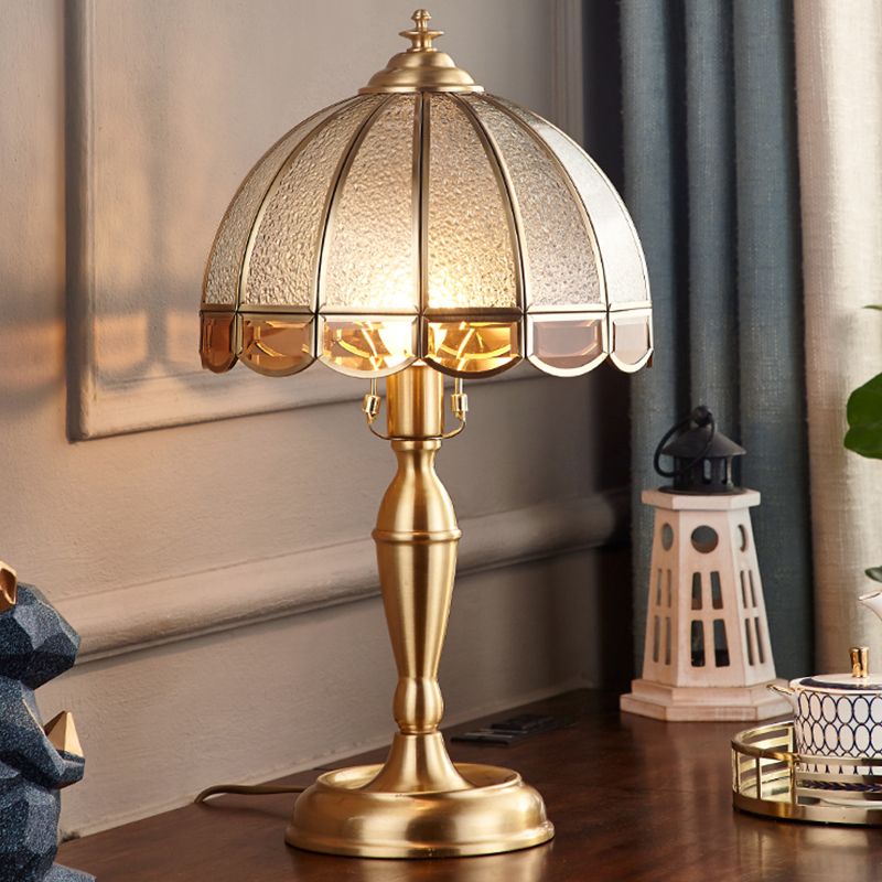Lampada da tavolo vintage a cupola a 1 luce Lampada da comodino in vetro ad acqua in ottone per soggiorno