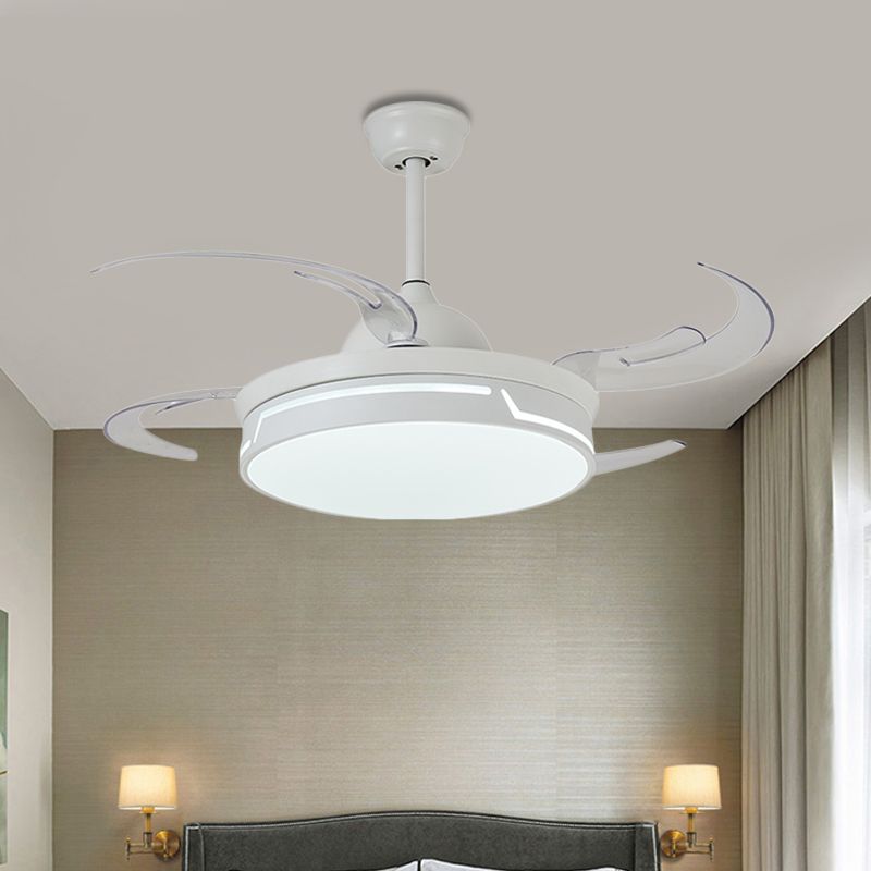 Metaalwitte plafondventilator Lamp Cirkel 42 "W LED Modernism Semi Flush Mount Light Watle voor slaapkamer, 8 bladen