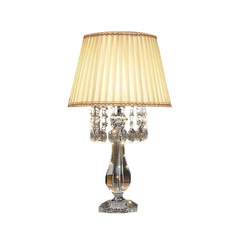 Beige/bordeaux/hemelblauw 1 lamp nachtkastje lamp traditionele heldere kristallen kralen bel/geplooide schaduw tafellicht voor slaapkamer