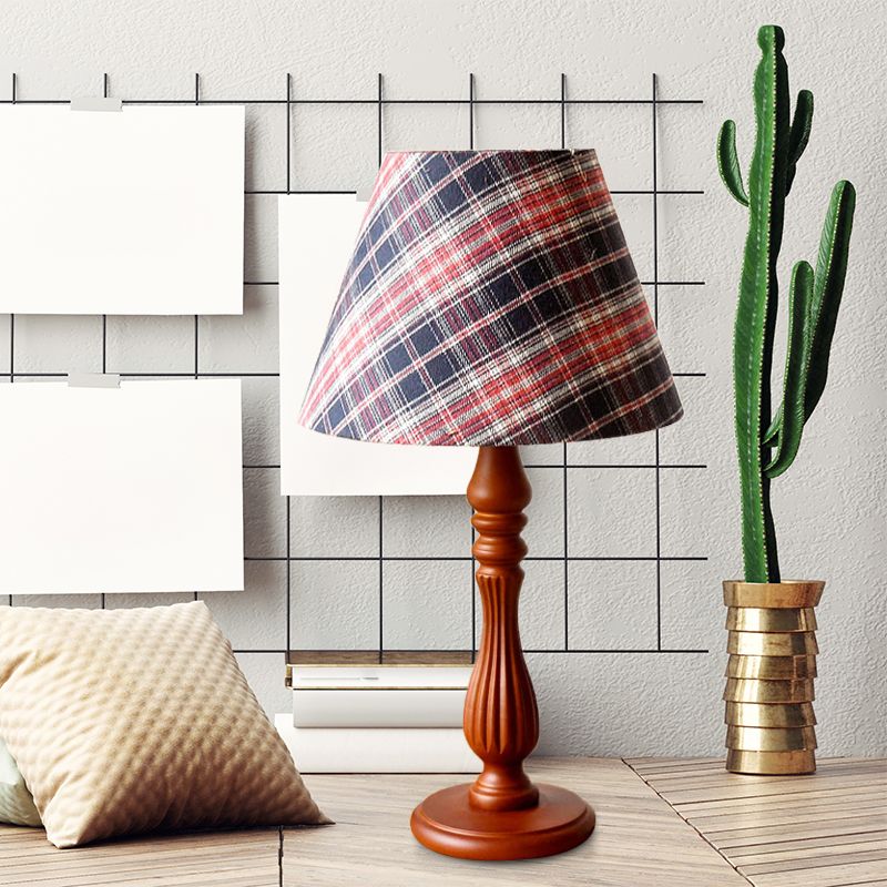 Rood/blauw/groen 1 lichte taakverlichting klassieke stof vat vorm nachttafellamp voor slaapkamer met houten basis