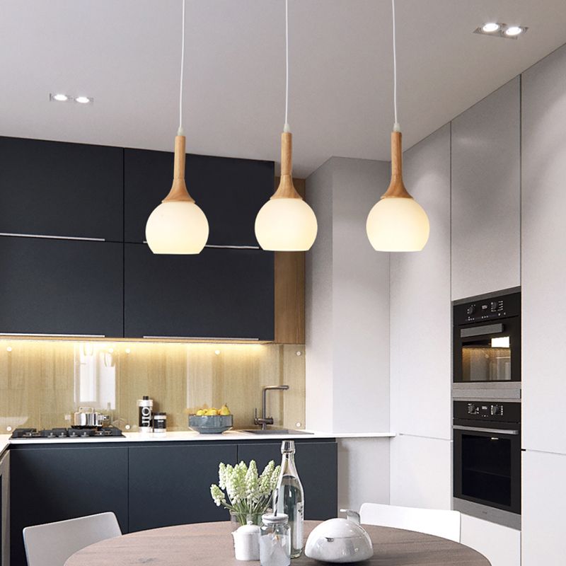 Lampada a sospensione nordica in legno piccolo sospensione con tonalità di vetro bianco per sala da pranzo