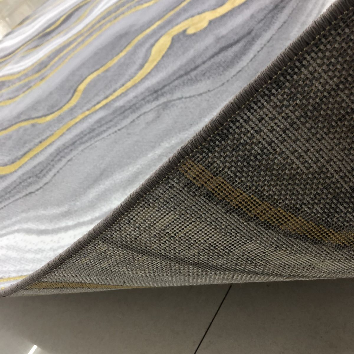 White Tone Modern Indoor Rug Polyester Gradient Rendering Carpet Easy Care Rug for Home Decoration