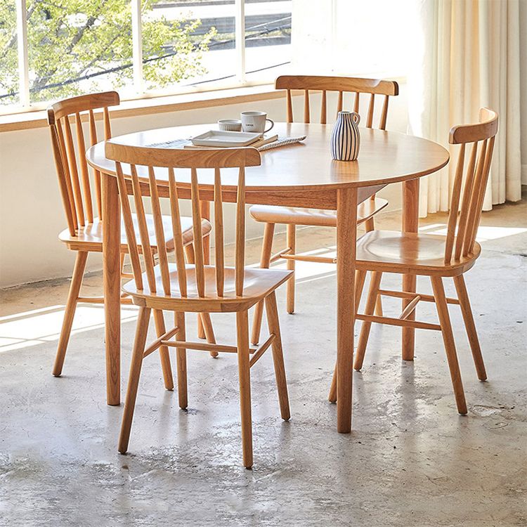 Mesa redonda de madera de goma para restaurantes Modern de comedor en naturaleza/nogal con 4 patas