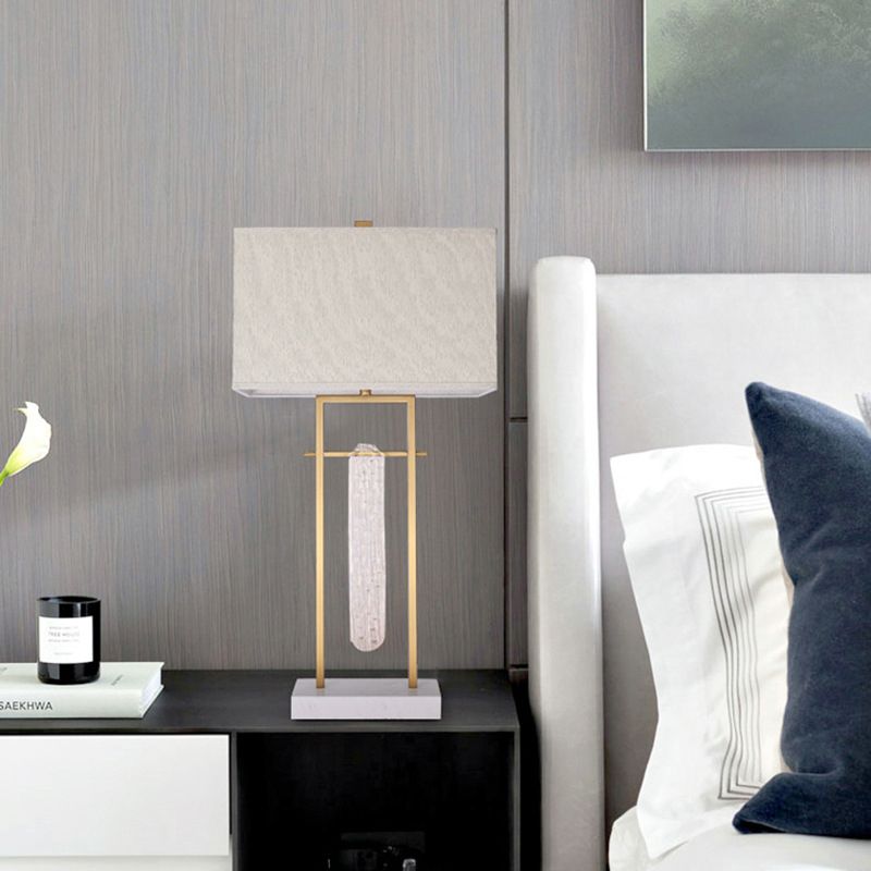 Lámpara de mesa de noche rectangular modernista de tela con 1 bombilla en color blanco para dormitorio