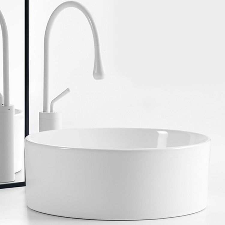 Bathroom Sink Oval Ceramic Basin Bathroom Sink with Drain Assembly