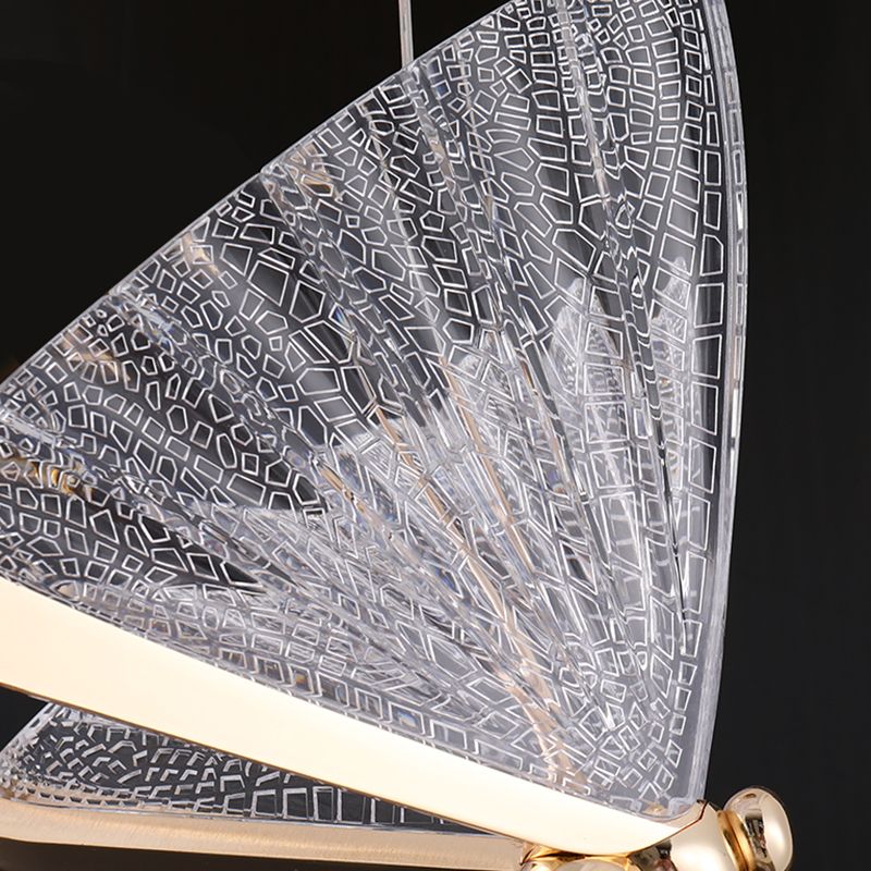 Iluminación colgante de mariposa luz acrílica moderna en oro para dormitorio