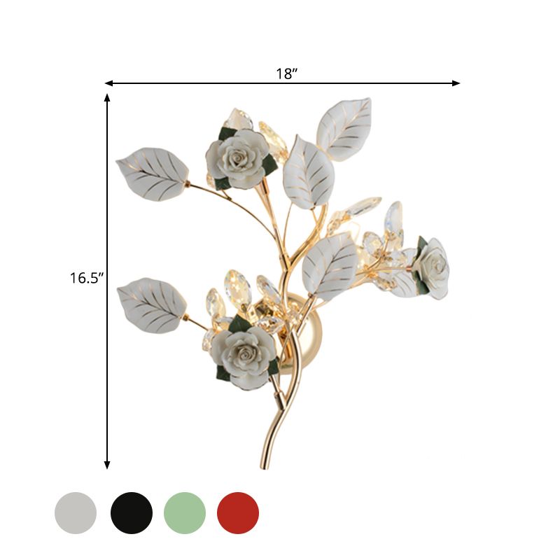 Lodge branche lampe murale céramique et cristal clair 3 bulbes de chambre à coucher lumière avec design de rose et de feuilles en noir / blanc