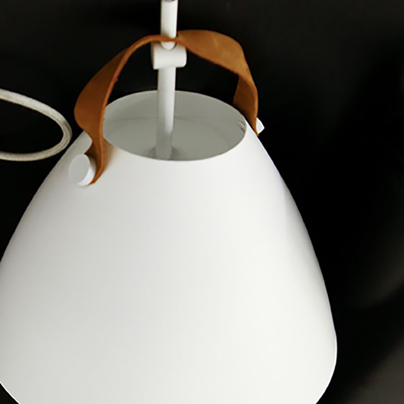 Lumière suspendue en métal