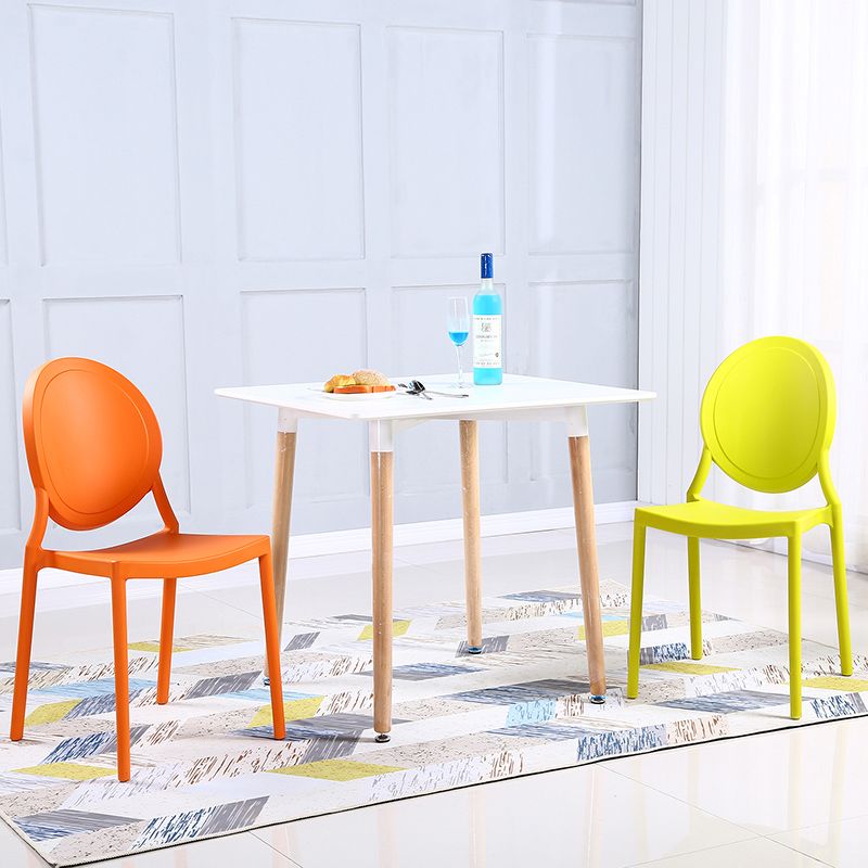Chaises de salle à manger en plastique sans bras contemporaines, chaise latérale de salle à manger à dossier ouvert pour usage domestique