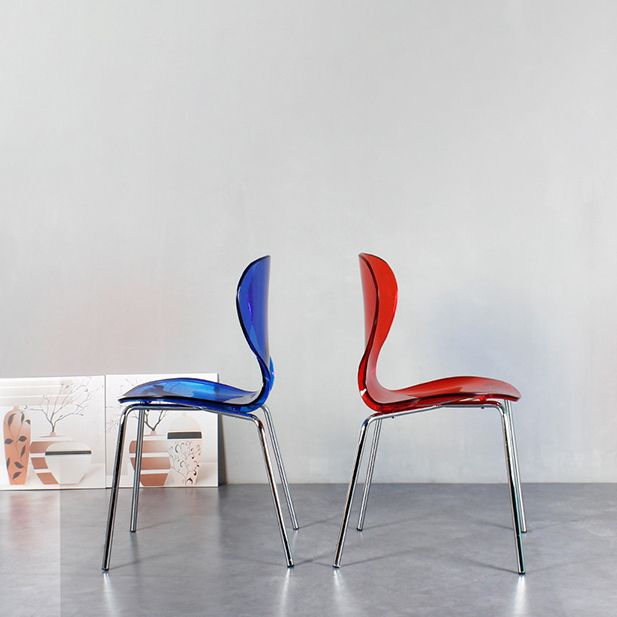 Chaise latérale arrière solide en plastique moderne 33" H dinant la chaise avec 4 jambes pour le restaurant