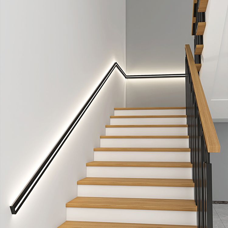 1 Light Linear Shape Wall Lighting Modern Style Metal Wall Light Sconce in Black