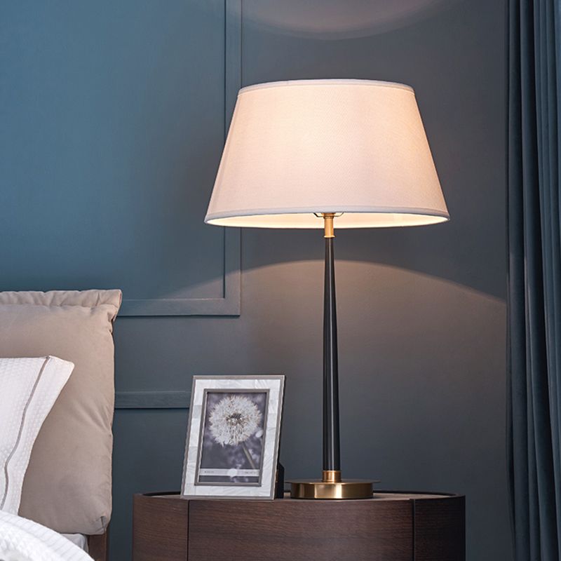 Lampe nocturne de frustum conique simplicité tissu simple table noire de table noire pour chambre à coucher