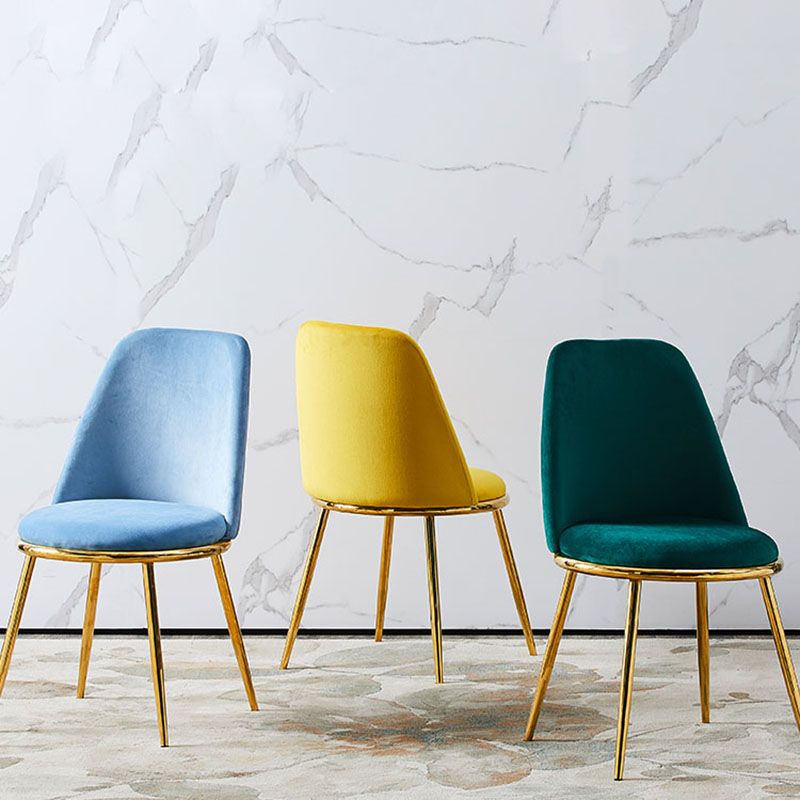 Silla auxiliar de comedor escandinavo de terciopelo Silla de comedor con acabado mate Parsons
