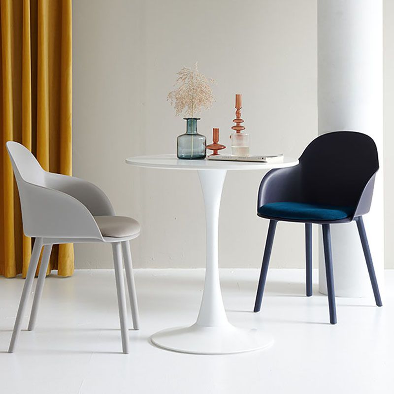 Sillas de comedor contemporáneas con respaldo sólido, sillas laterales con brazos y patas de plástico