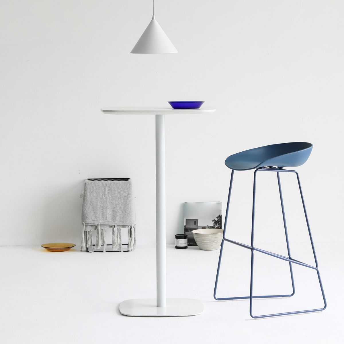 Plastic Bucket Seat Bar Stools Scandinavian Bristol Stool with Iron Base