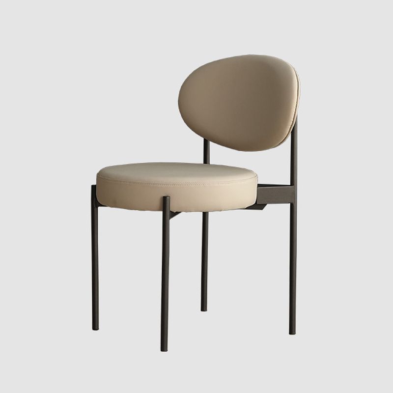 Silla lateral con respaldo abierto para restaurante moderno, silla de comedor de cuero PU con patas negras