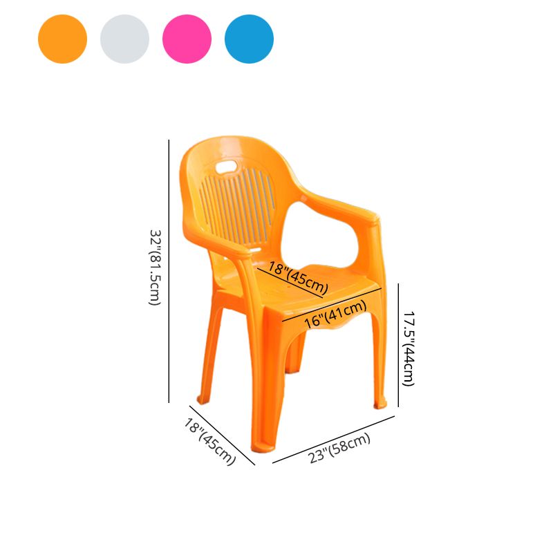 El plástico interior moderno que cena el brazo preside Windsor apilable que cena los sillones