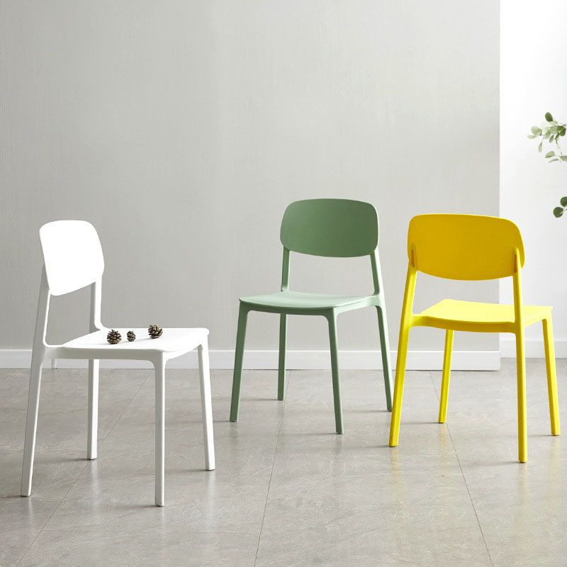Silla lateral plástica escandinava de la sala de conferencias con parte posterior abierta del final mate que cena la silla
