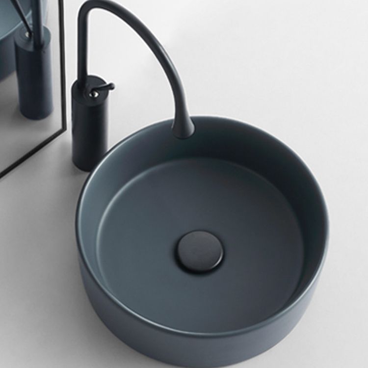 Bathroom Sink Oval Ceramic Basin Bathroom Sink with Drain Assembly