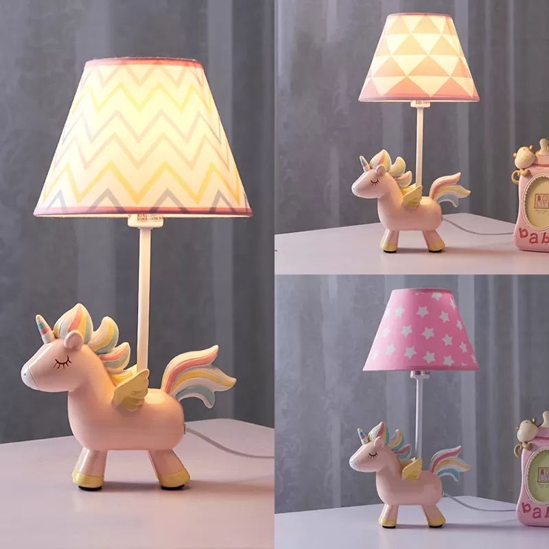 Animal Unicorn Desk Lampe Harz 1 hellrosa Schreibtisch Licht mit Stoffton für Mädchen Schlafzimmer