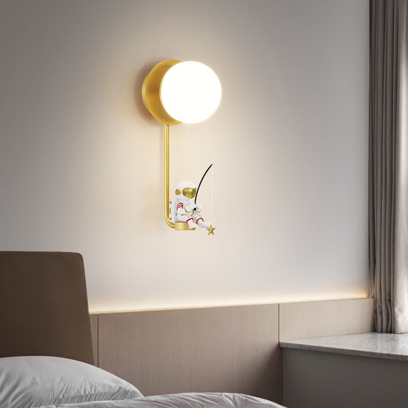 Modern Astronaut Wall Light Fixture Creative LED Wall Light Sconce for Bedroom
