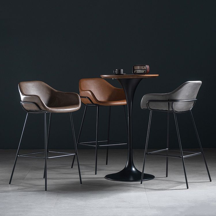 Taburete de bar con respaldo bajo de hierro industrial, taburete alto para interiores simple con asiento de cuero