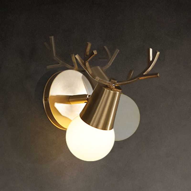Luz de la pared de la pared de la asta de metal posmoderna de la pared dorada de la pared dorada para la sala de estar
