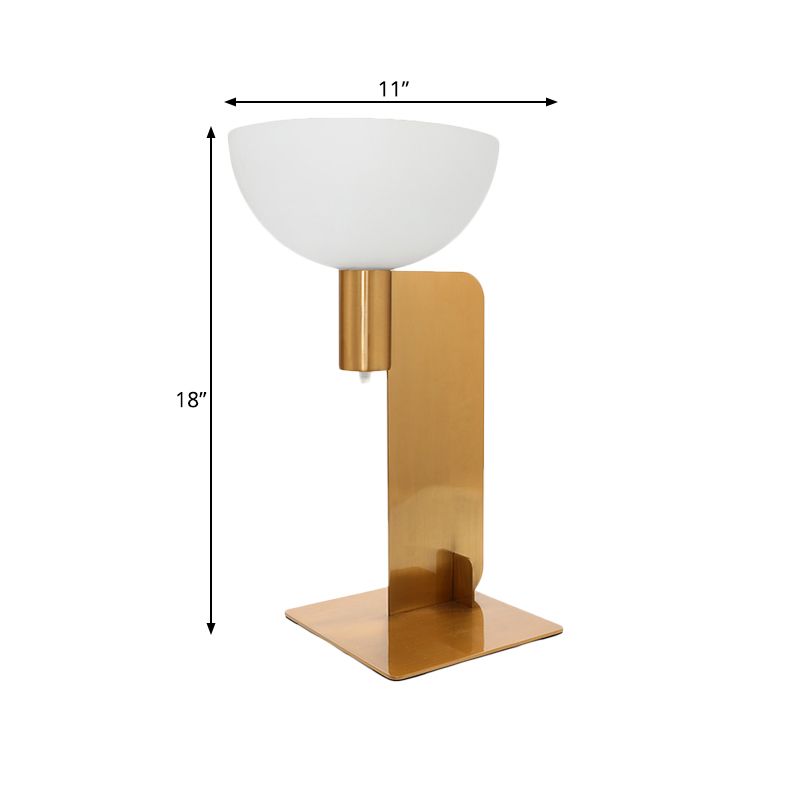 Éclairage de table en panneau métallique Post de lampe de bureau à finition or moderne à 1 bulbe avec teinte en verre dôme opale
