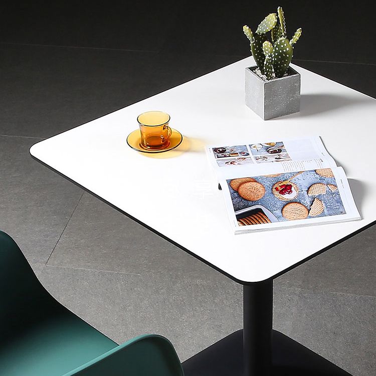 Metal Industrial Dining Table Manufactured Wood Top Table with Pedestal Base