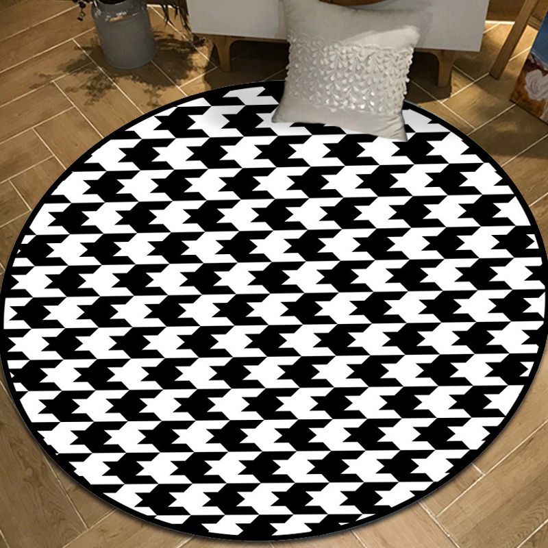 Stylish Houndstooth Pattern Rug Black and White Modern Rug Polyester Pet Friendly Washable Non-Slip Area Rug for Bedroom
