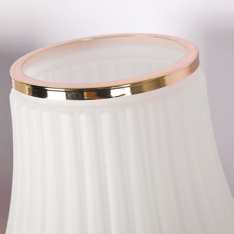 Iluminación de pared de sombra única luz de metal de estilo moderno para dormitorio de sala de estar