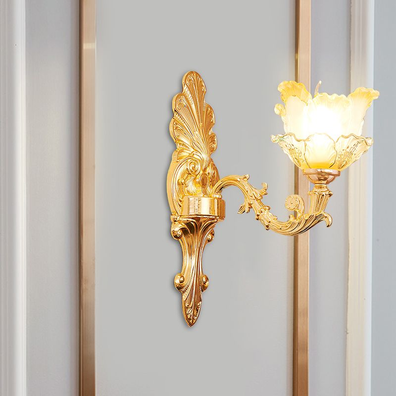 Goud 1/2-kop wand SCONCE LICHT Traditionele ruche glazen bloem wandmontage verlichting met ronde arm