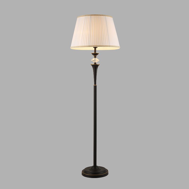 Lampada in tessuto pieghettata con piega tradizionale tradizionale illuminazione a pavimento del soggiorno singolo in bianco
