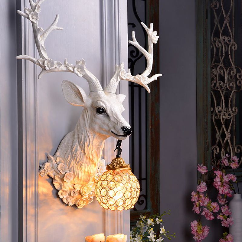 Apparecchiatura da parete a parete di cervo in stile moderno