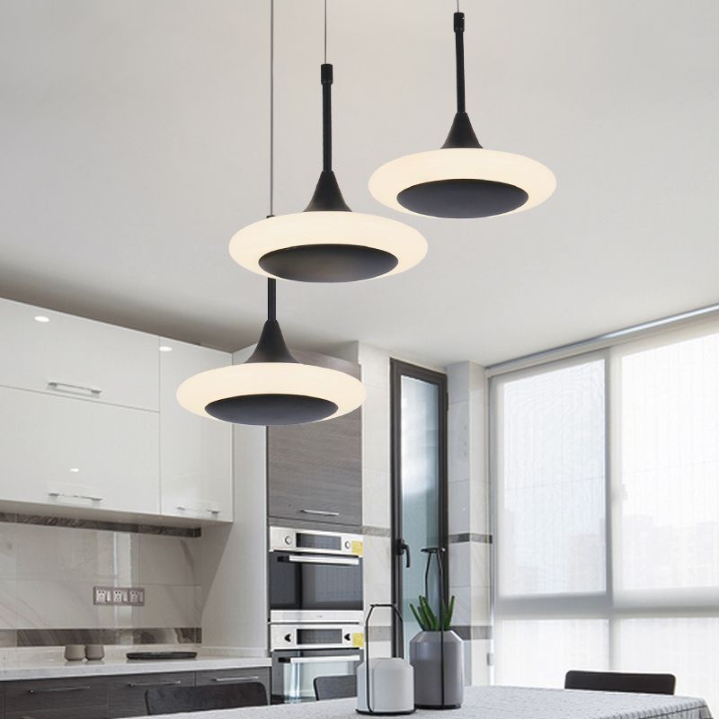 Luz de techo de trompeta negra Costilla de caída acrílica LED contemporánea con dosel redondo/lineal