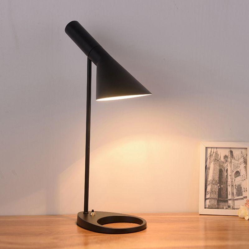 Moderni lampada da tavolo geometrica lampada da scrivania in metallo per soggiorno camera da letto