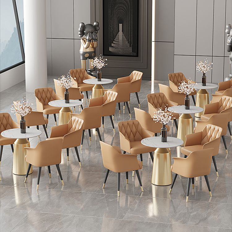 Silla de comedor con brazo de metal Glam, silla lateral de piel sintética para uso en restaurantes