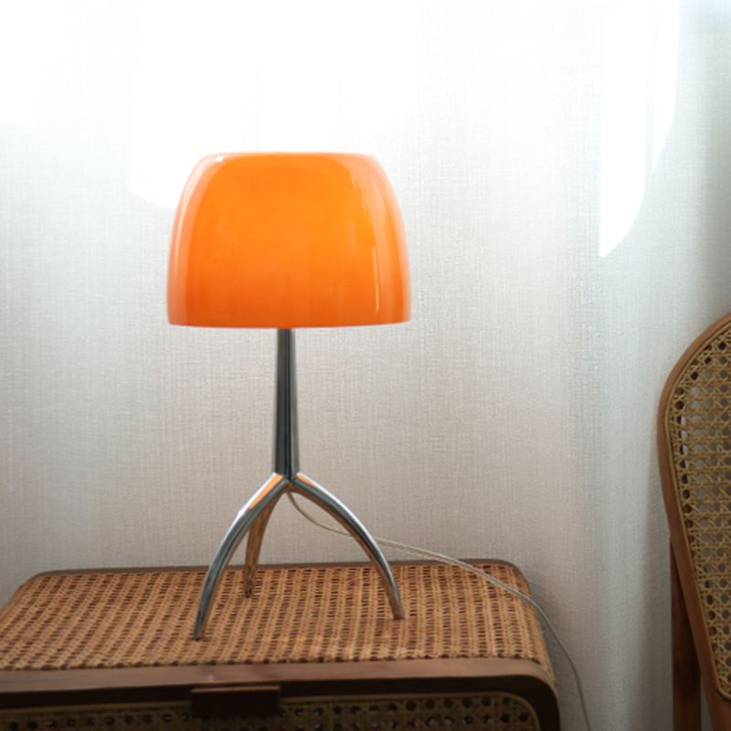 Lampada da tavolo a cupola in stile contemporaneo 1 comodino leggero in argento