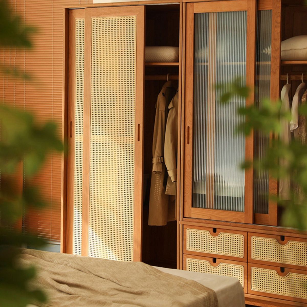 Modern Solid Wood Wardrobe Cabinet 2 Sliding Doors Sliding with Drawer