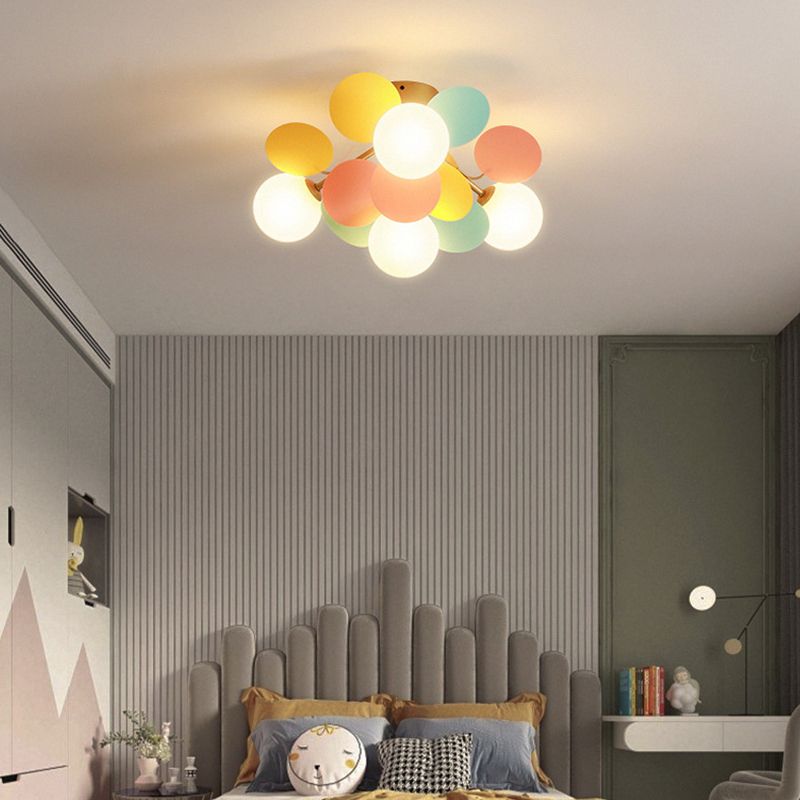 Petali eleganti Nordic Lampada del soffitto in vetro bianco camera da letto semifulò